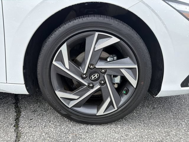 Certified 2025 Hyundai Elantra SEL FWD image 12