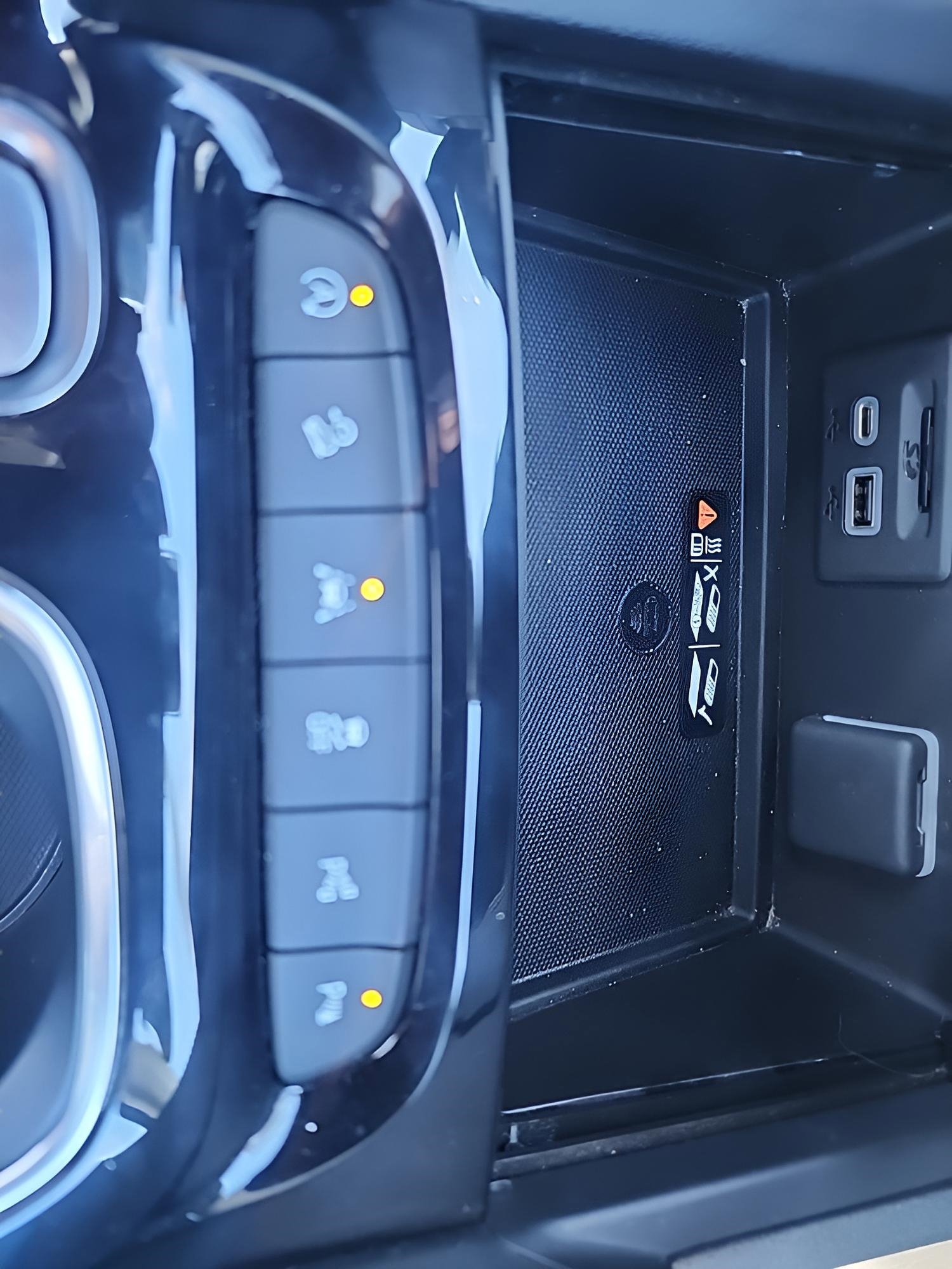 Used 2023 Buick Envision Avenir image 18