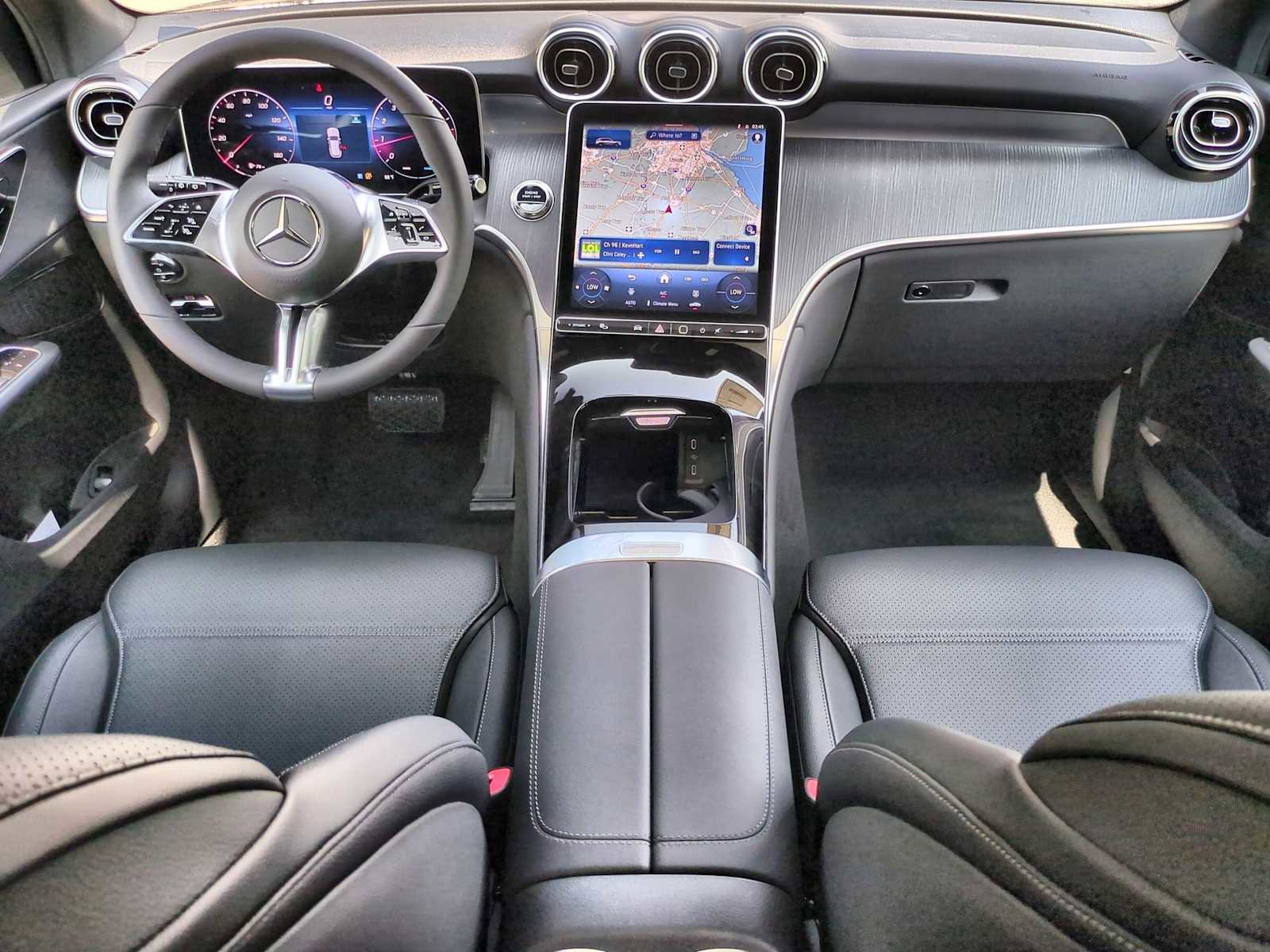 Used 2025 Mercedes-Benz GLC 300 4MATIC image 16