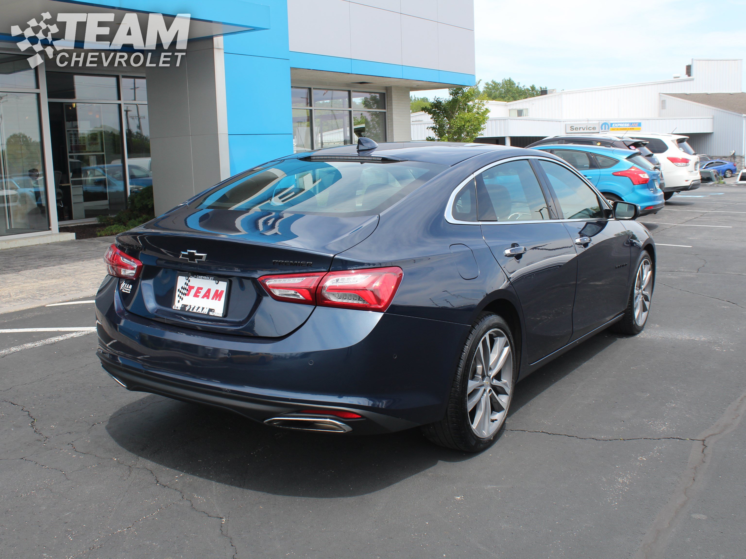 Used 2019 Chevrolet Malibu Premier w/ Sun and Wheel Package FWD image 4