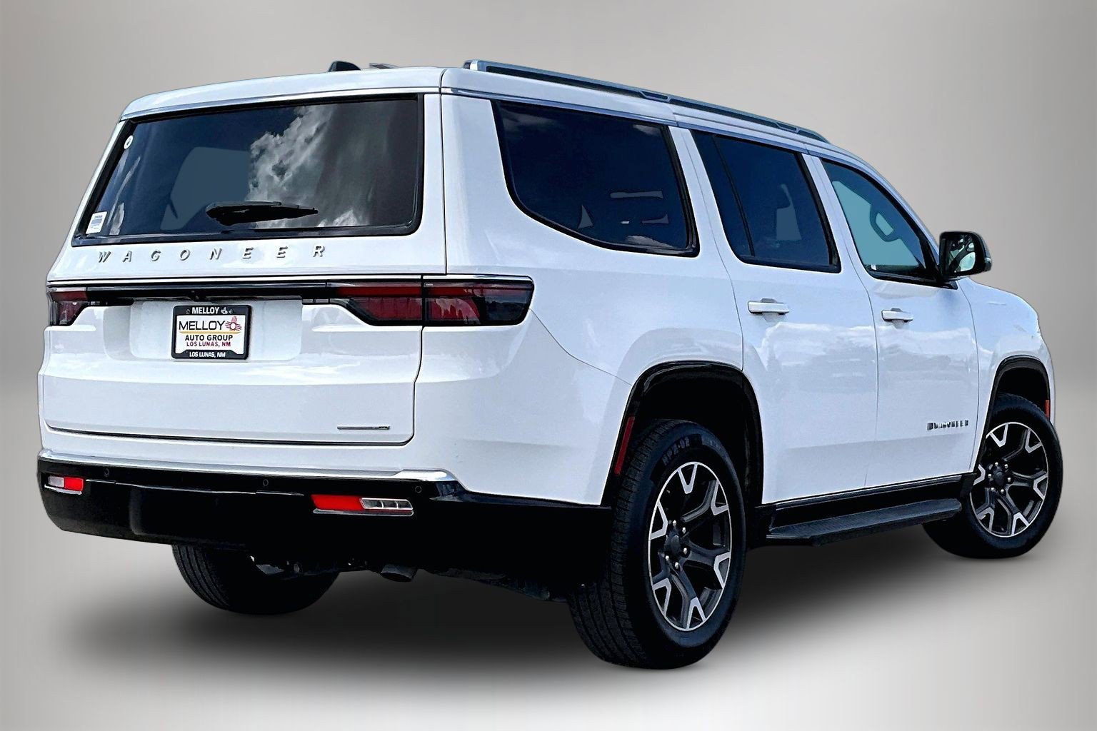 Used 2024 Jeep Wagoneer Series III AWD/4WD image 6