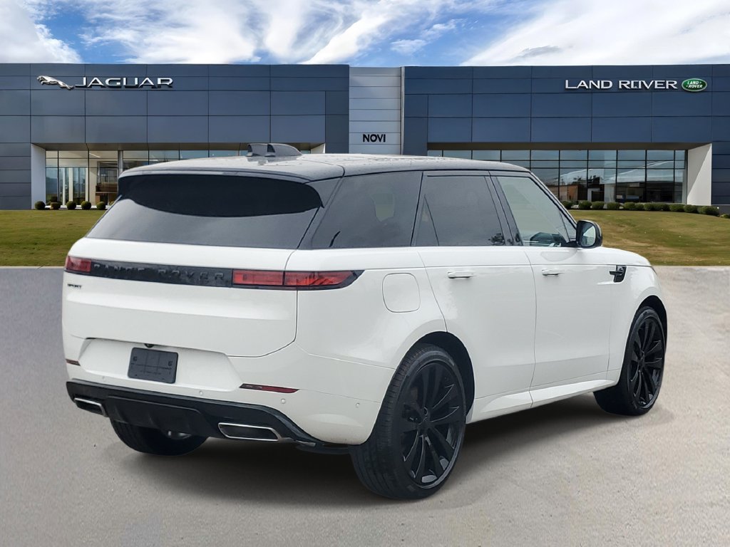 New 2027 Land Rover Range Rover Sport Dynamic SE AWD/4WD image 3