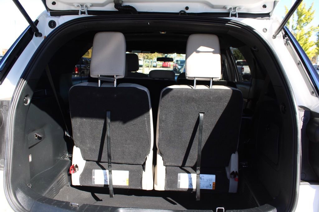 Used 2018 Ford Explorer XLT image 10