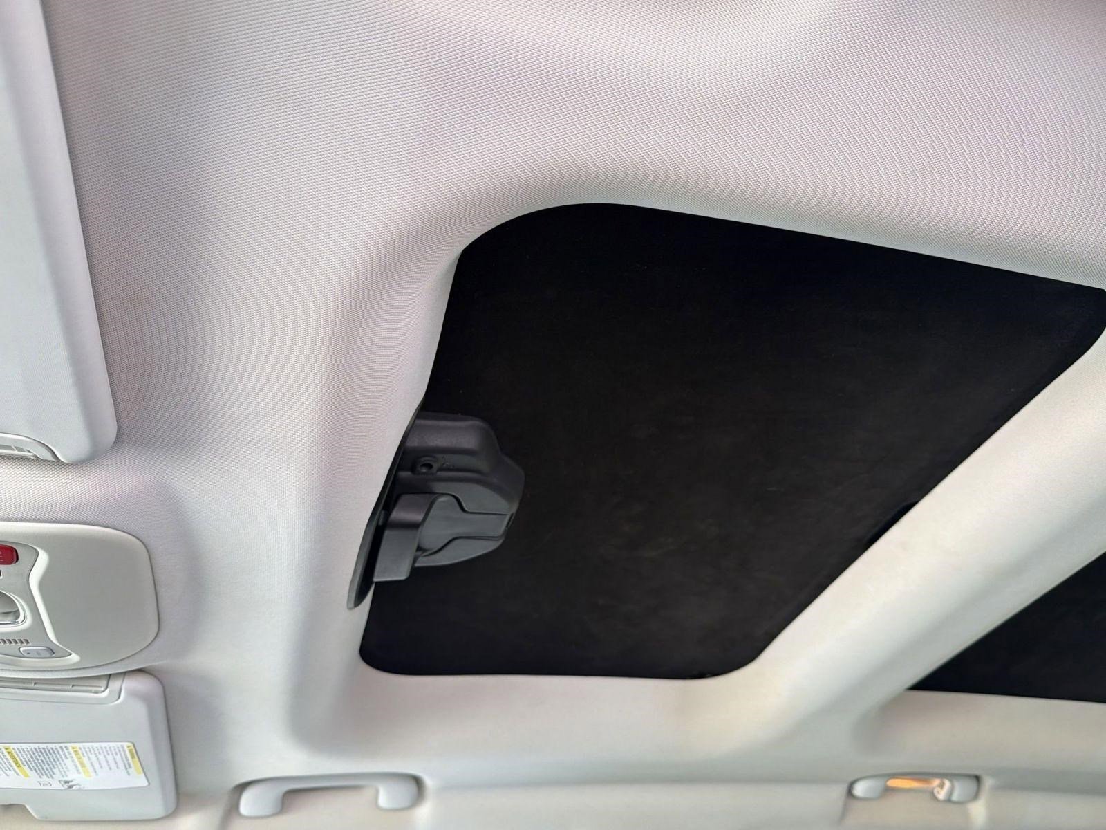 Used 2017 Jeep Renegade Latitude image 13