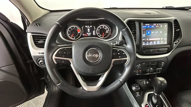 Used 2018 Jeep Cherokee Latitude Plus w/ Comfort/Convenience Group AWD/4WD image 14