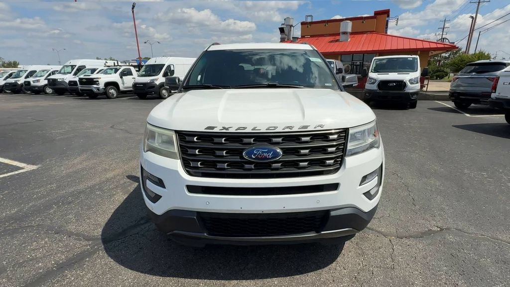 Used 2017 Ford Explorer XLT w/ Equipment Group 202A FWD image 3