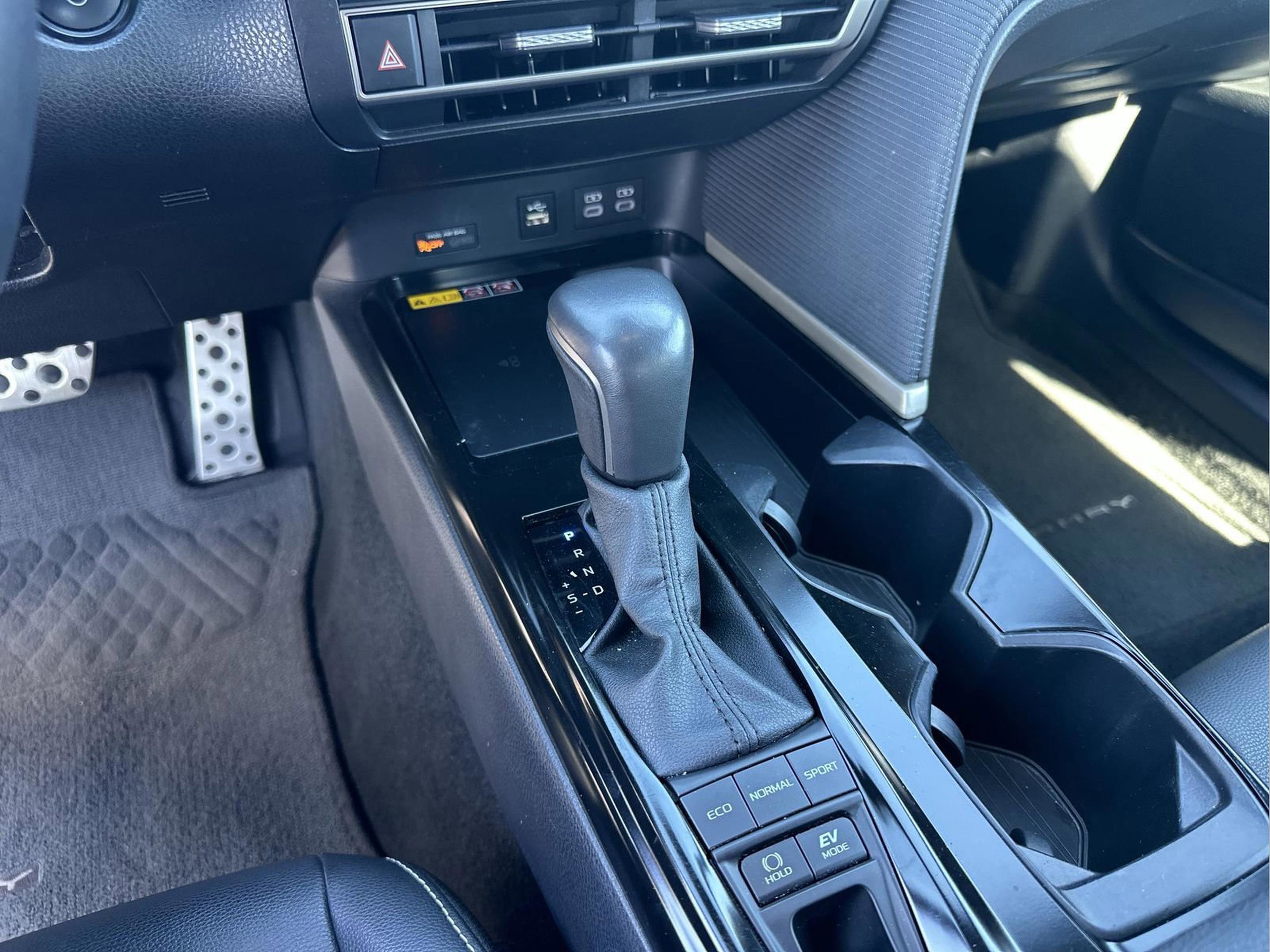 Used 2025 Toyota Camry SE image 15