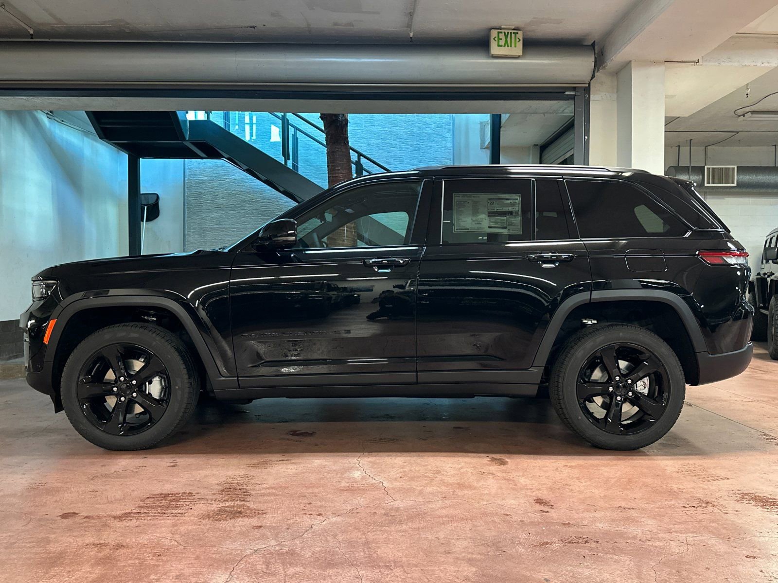 New 2025 Jeep Grand Cherokee Limited image 2