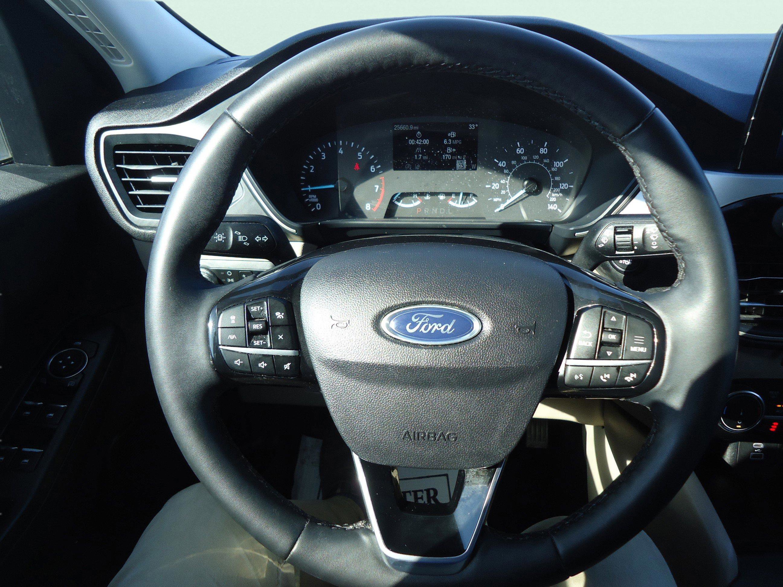Used 2022 Ford Escape SE w/ SE Sport Appearance Package image 12