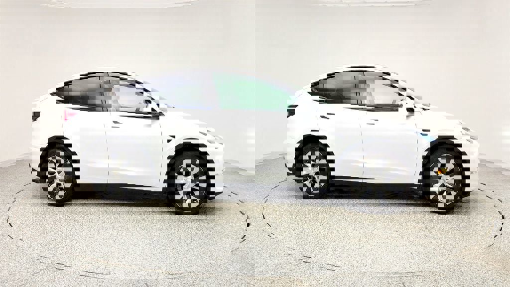 Used 2021 Tesla Model Y Long Range image 4
