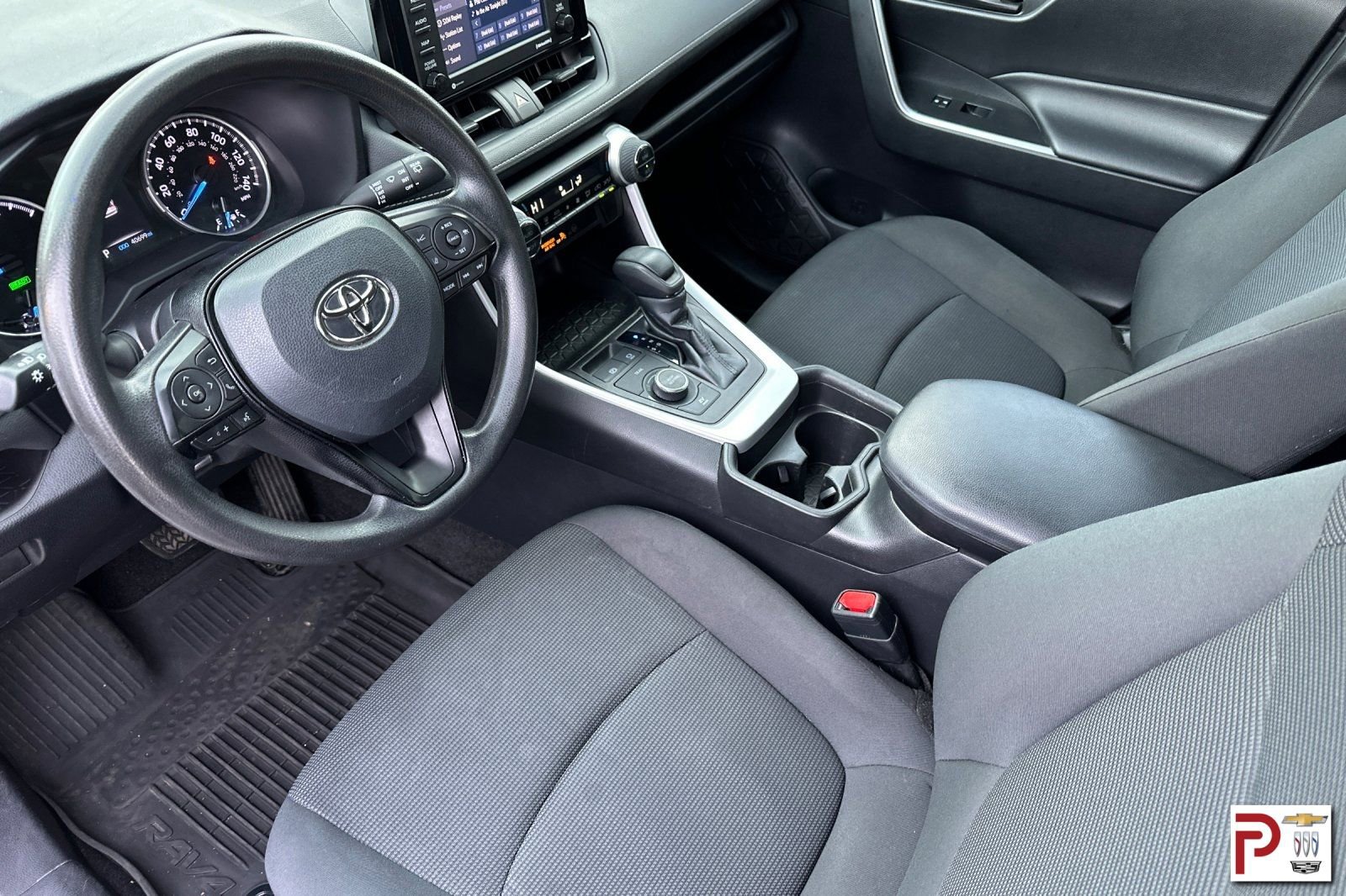 Used 2021 Toyota RAV4 LE image 10