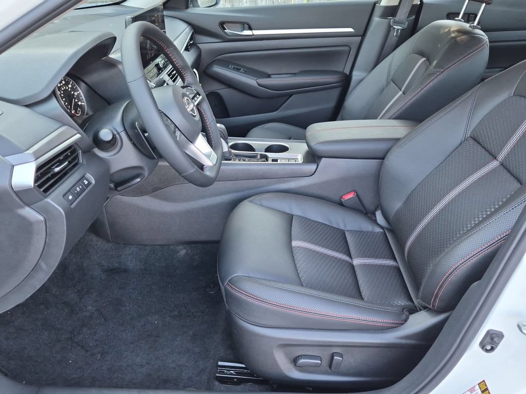 New 2026 Nissan Altima 2.5 SR AWD/4WD image 11
