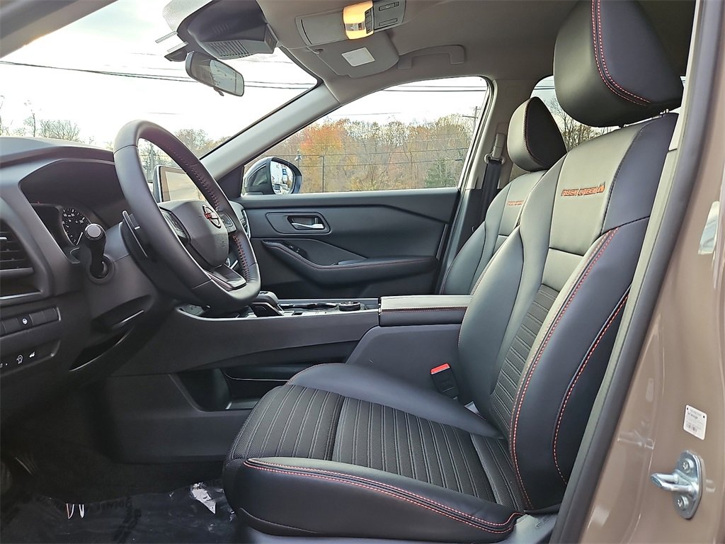 Certified 2025 Nissan Rogue SV image 15