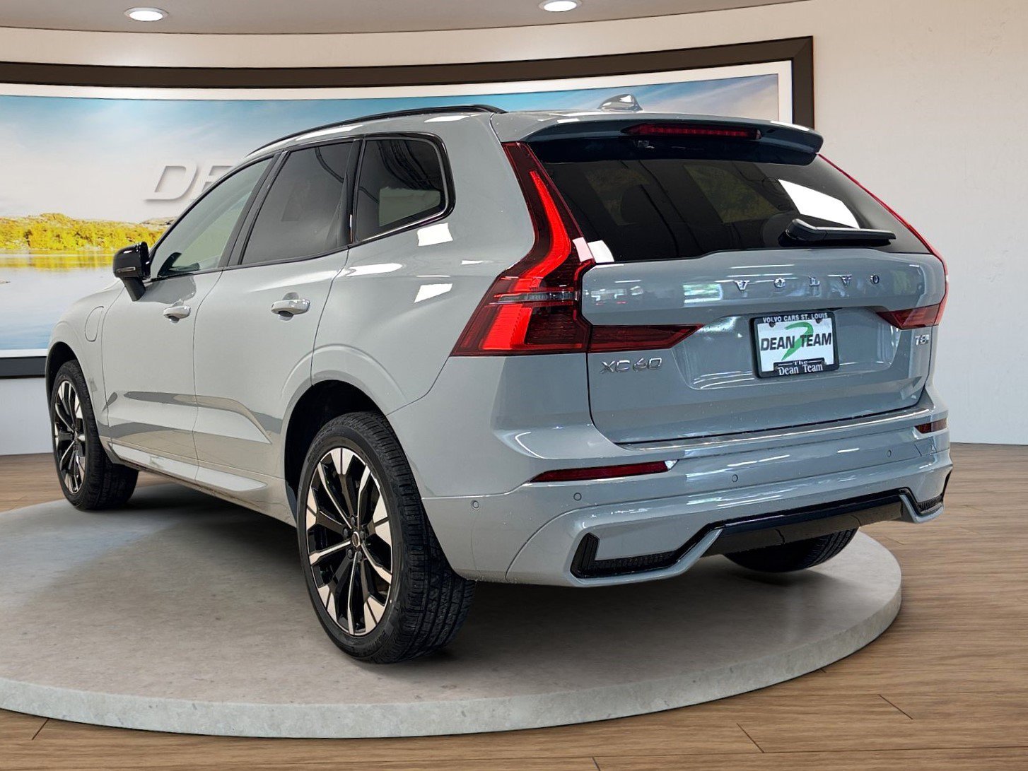 New 2026 Volvo XC60 T8 Plus w/ Protection Package Premier AWD/4WD image 7