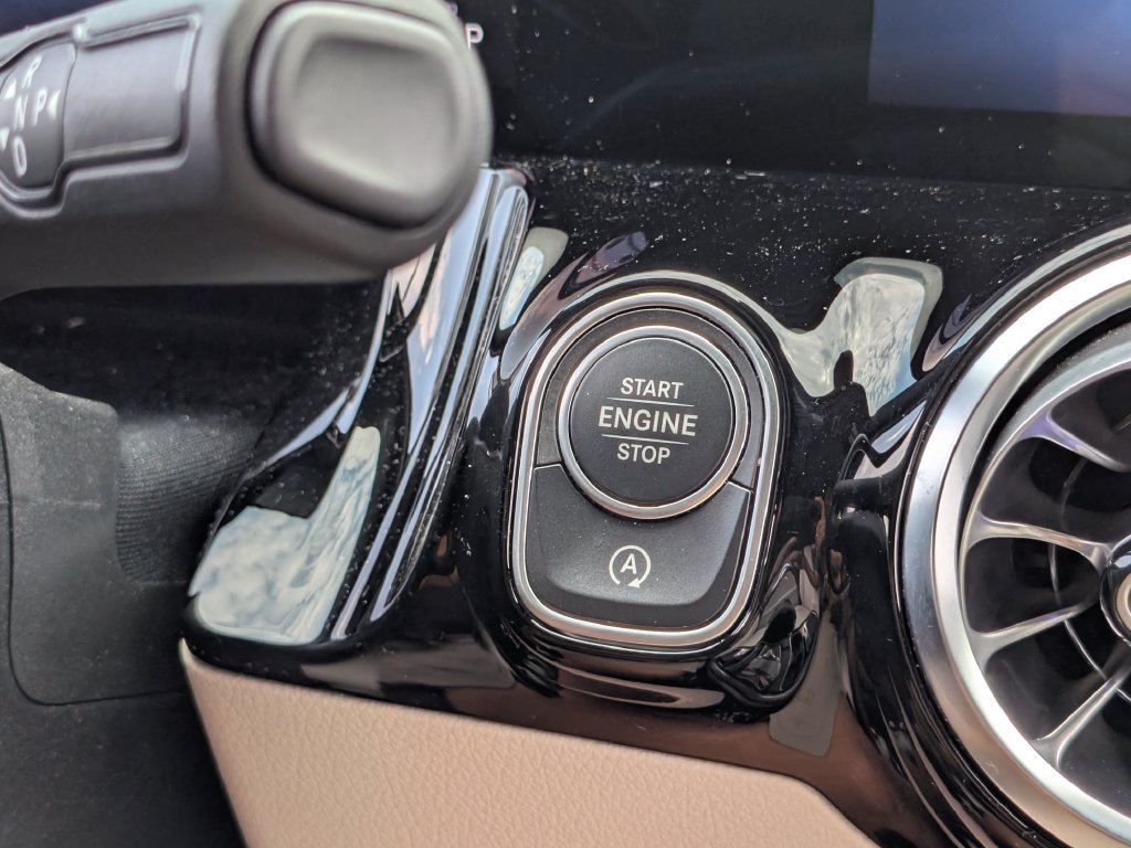 Used 2025 Mercedes-Benz GLA 250 4MATIC image 28