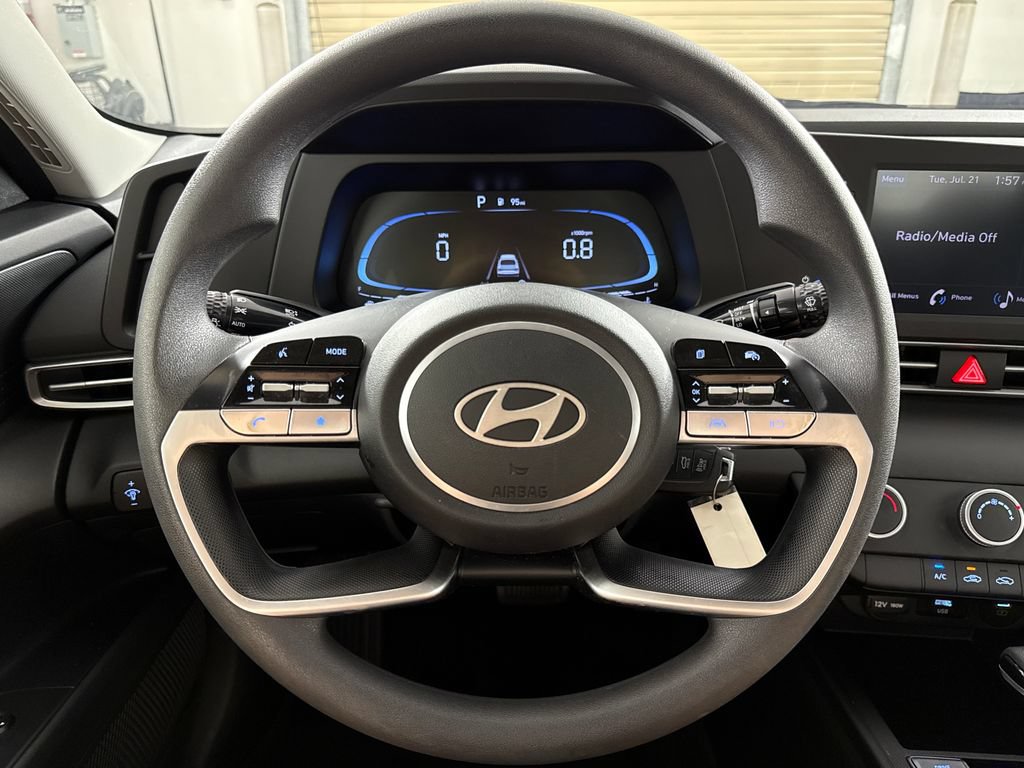 Certified 2024 Hyundai Elantra SE FWD image 16