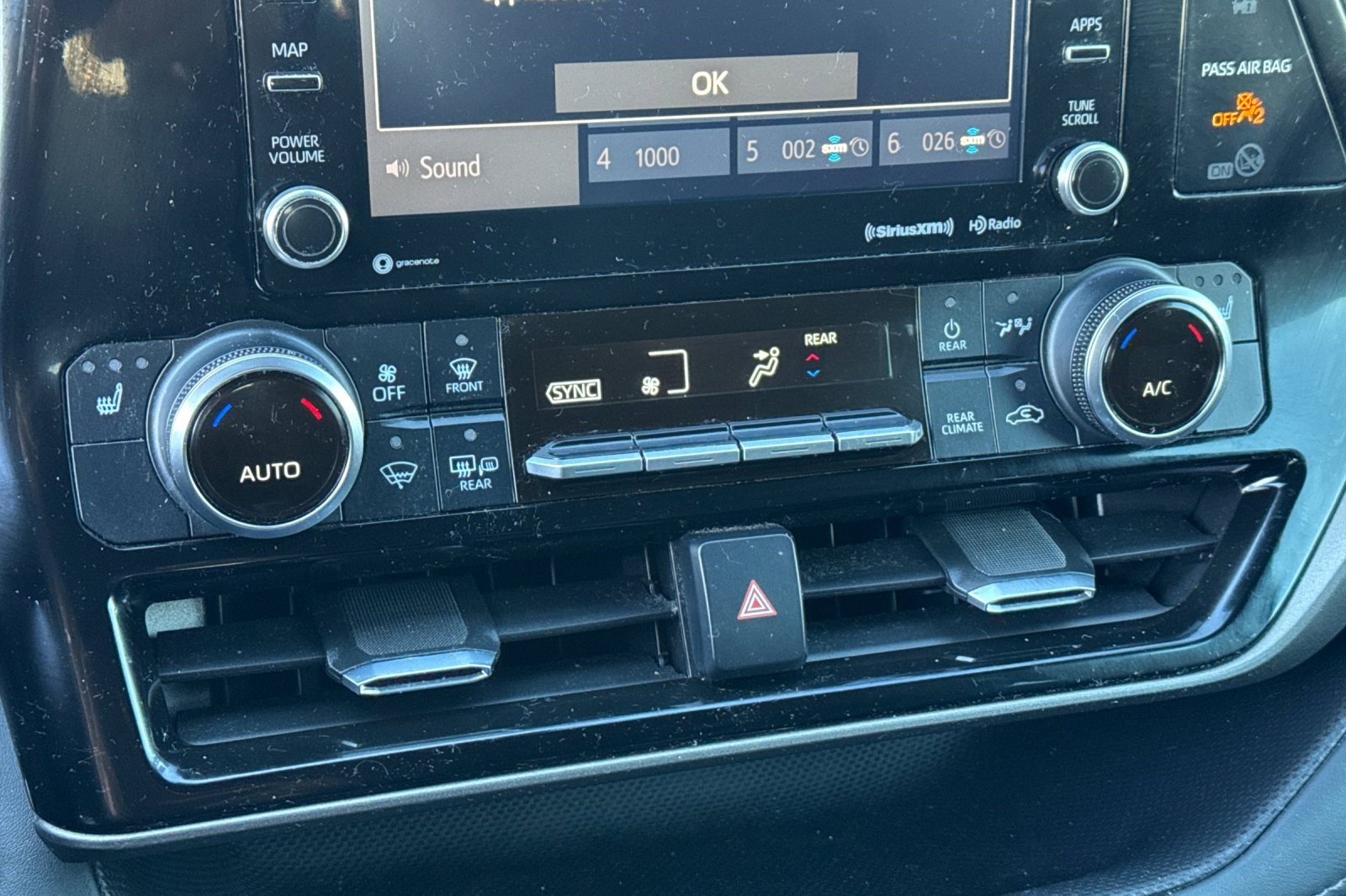 Used 2022 Toyota Highlander XLE image 18