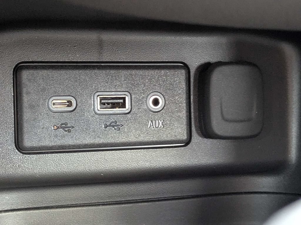 Used 2024 Chevrolet Equinox LT FWD image 24
