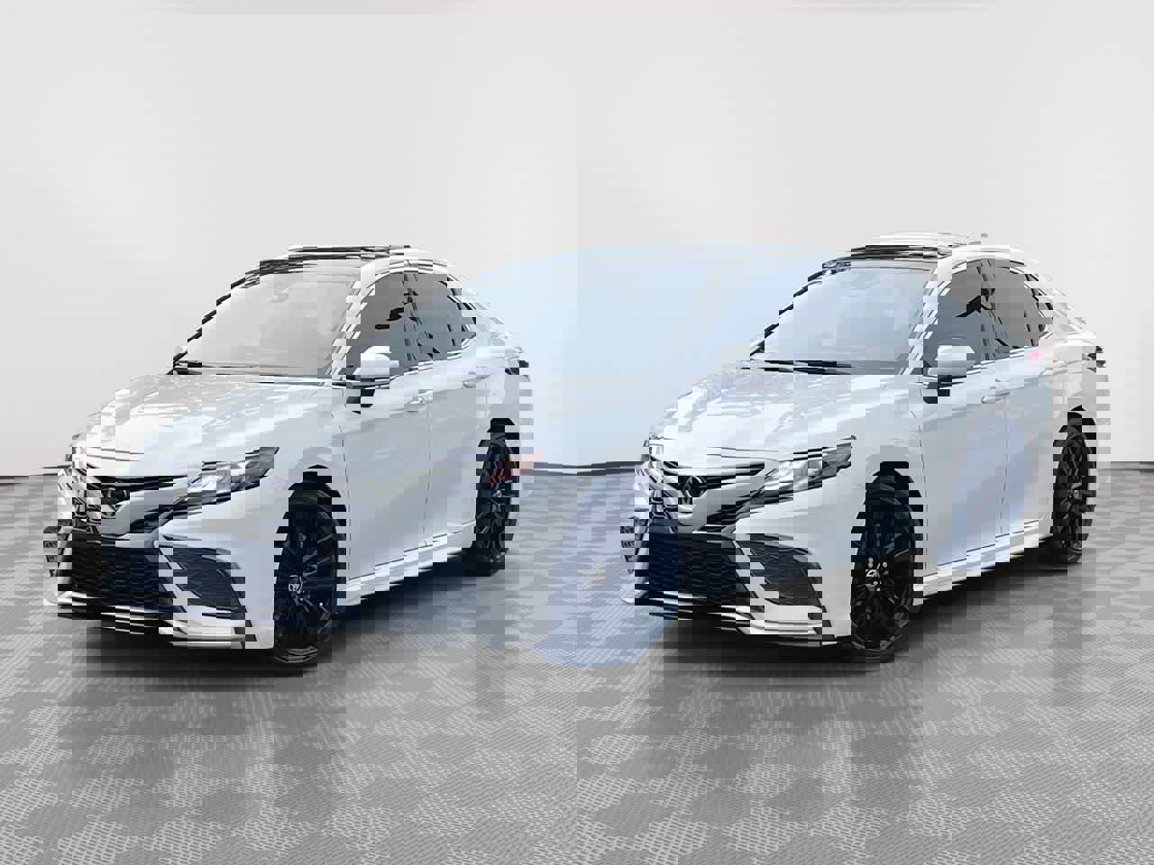 Used 2021 Toyota Camry XSE image 1