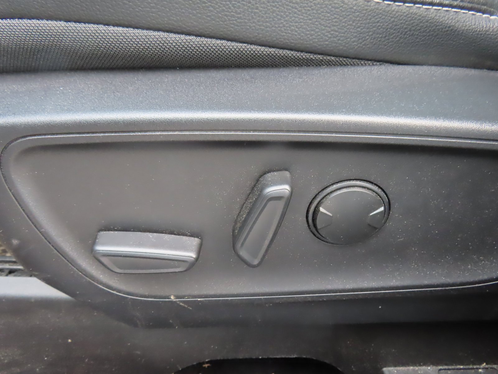 Certified 2022 Ford Escape Titanium w/ Class II Trailer Tow Package image 30