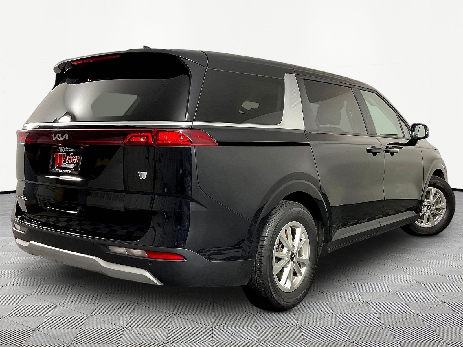 Used 2023 Kia Carnival LX FWD image 6