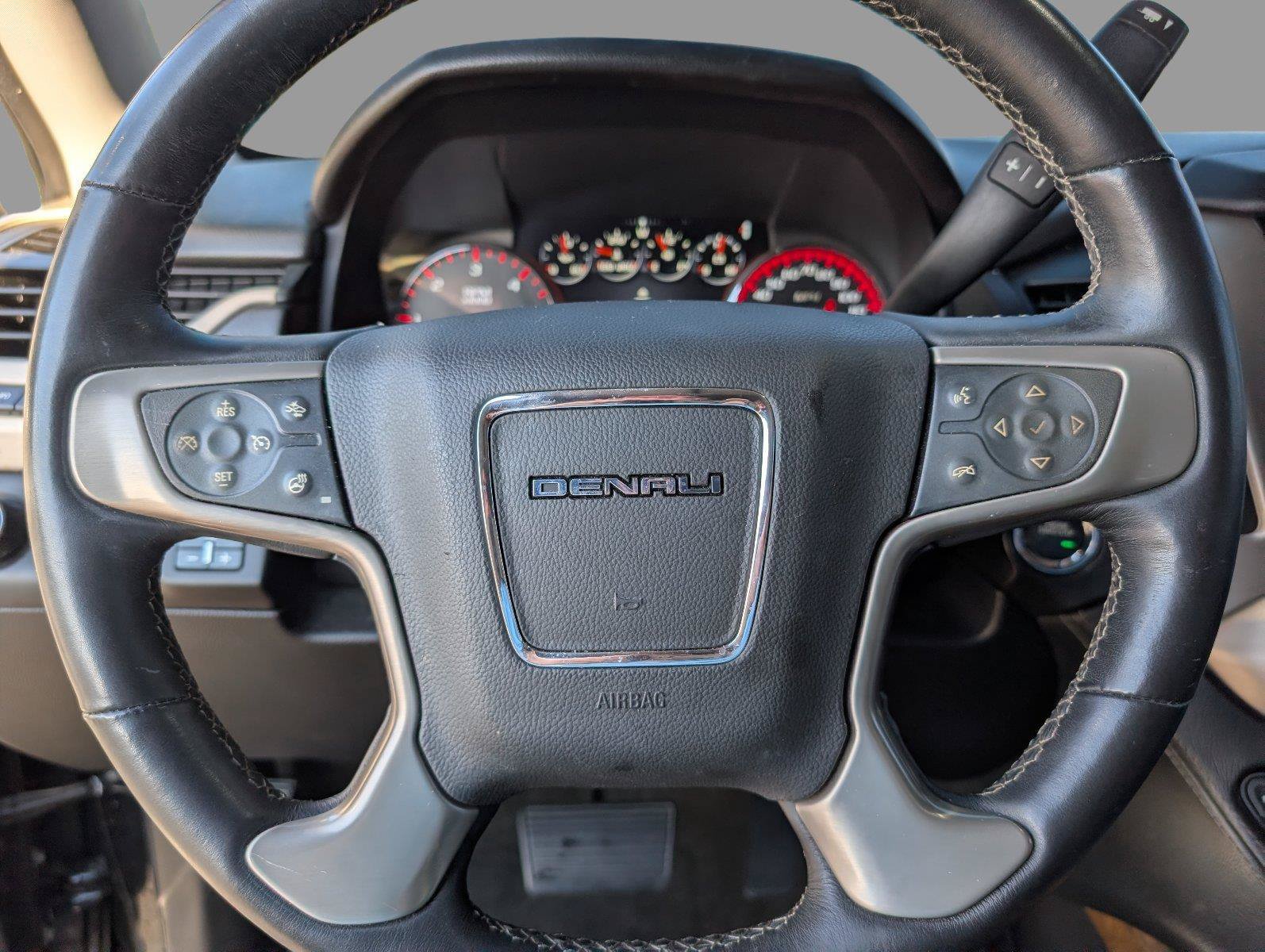 Used 2015 GMC Yukon Denali w/ Premium Package RWD image 26