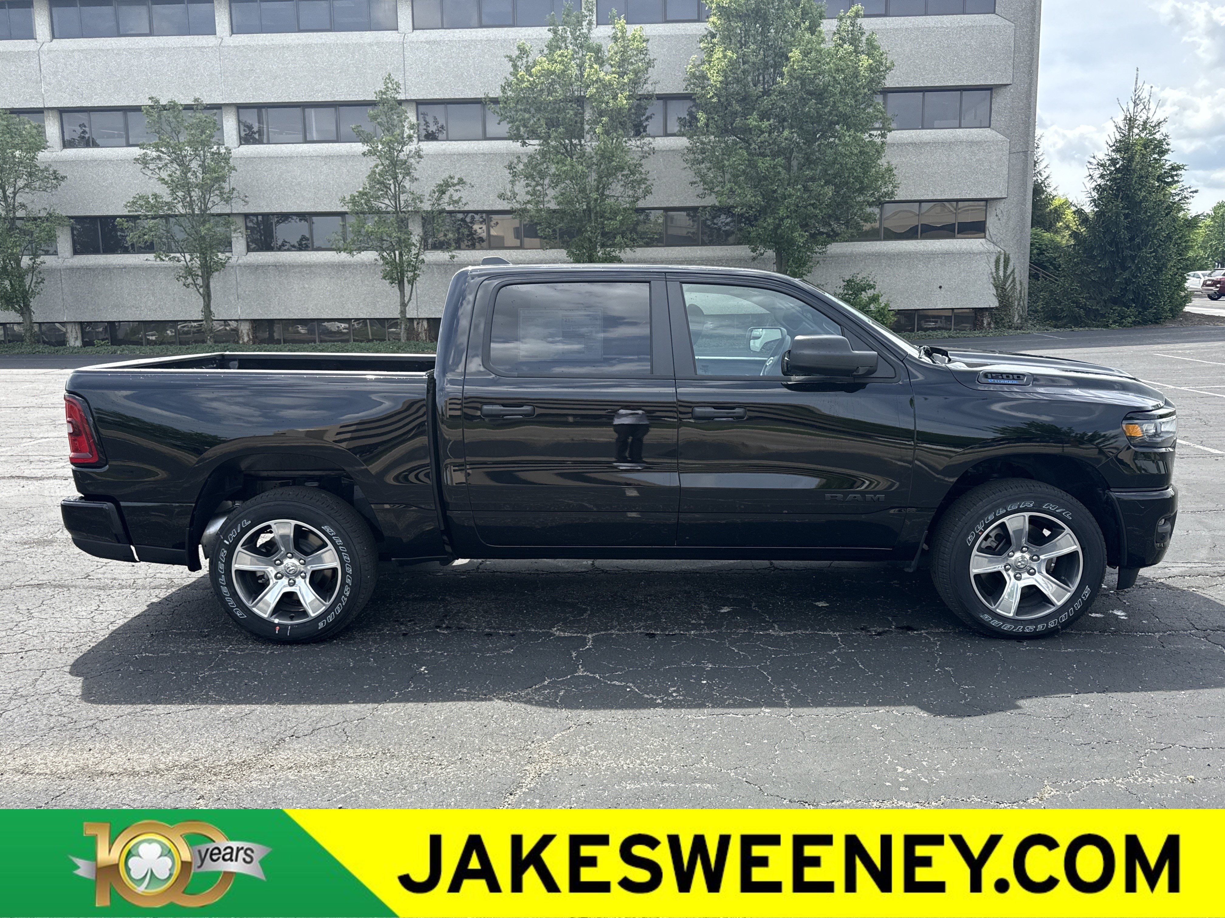 New 2026 RAM 1500 Express AWD/4WD image 11