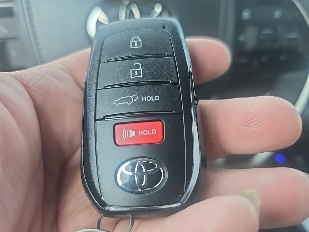 Used 2026 Toyota Sequoia Platinum AWD/4WD image 22