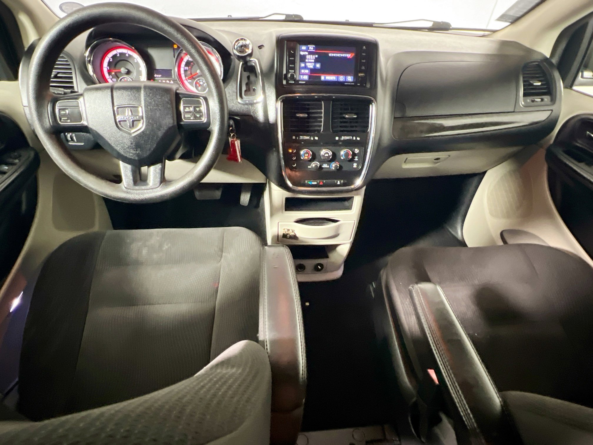 Used 2019 Dodge Grand Caravan SE FWD image 23