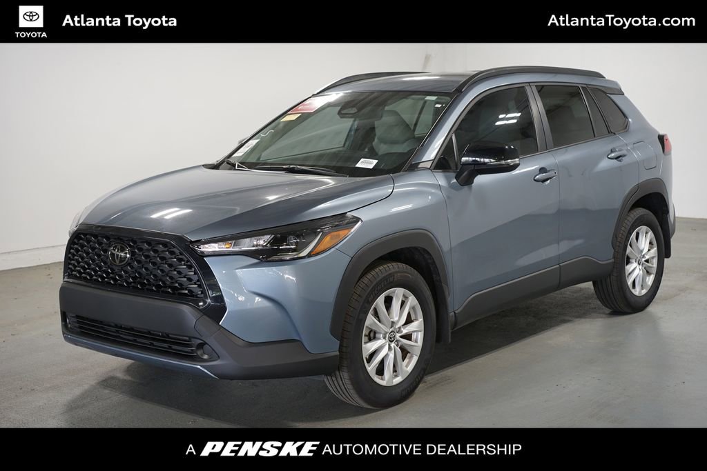 Used 2025 Toyota Corolla Cross LE image 1