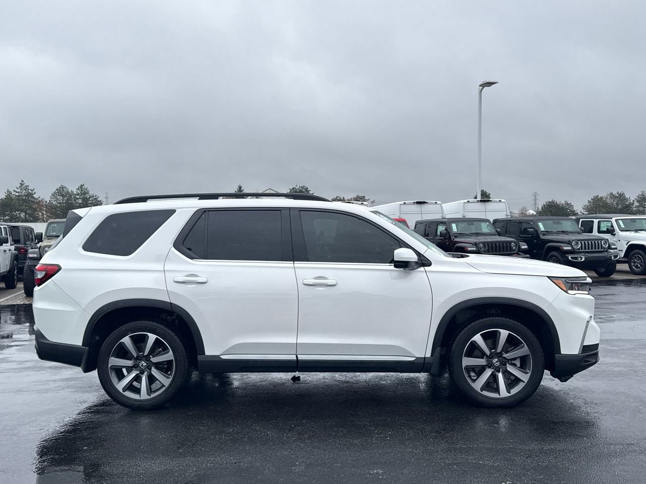 Used 2023 Honda Pilot Elite image 2