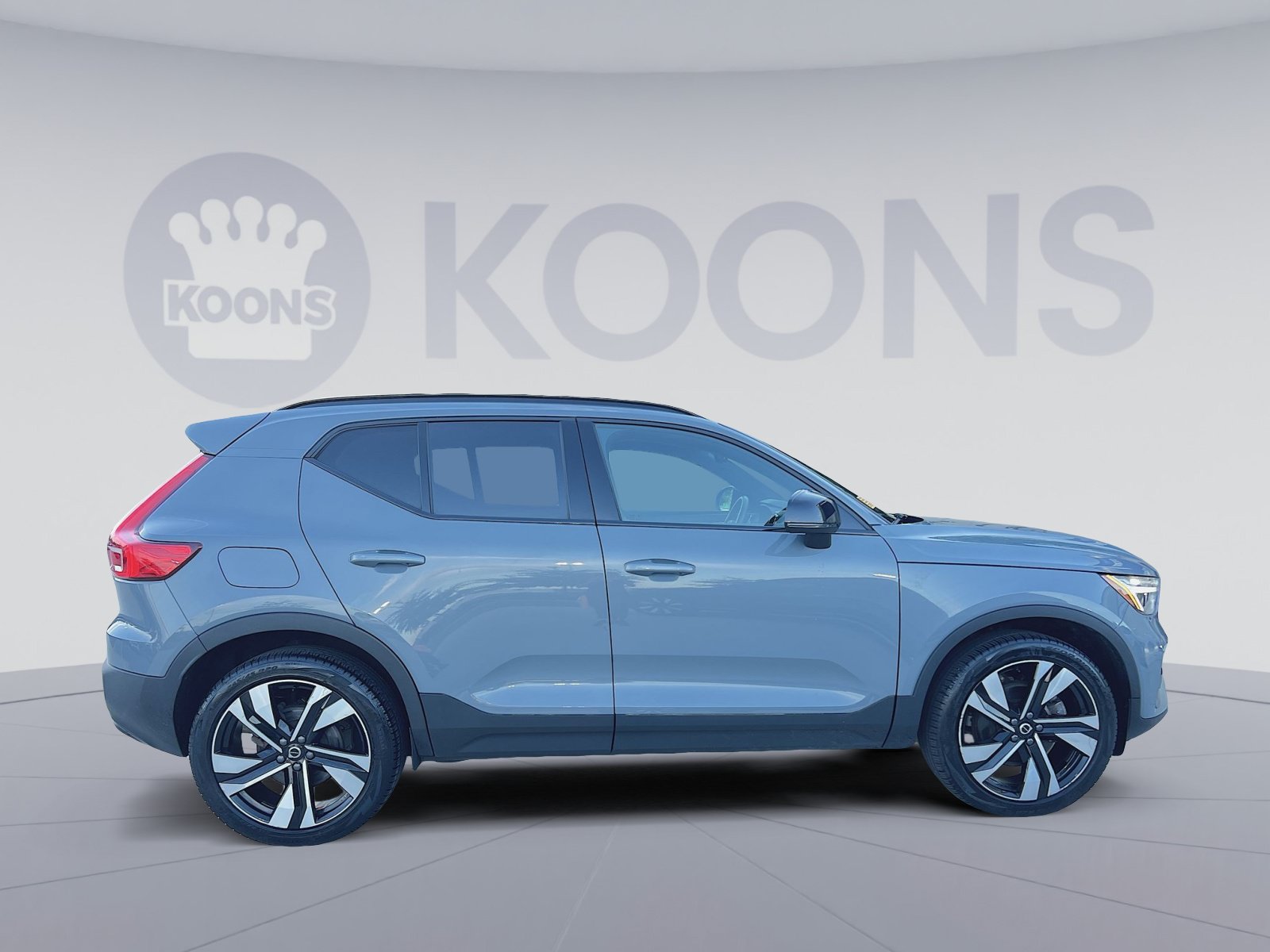 Certified 2023 Volvo XC40 B5 Plus w/ Climate Package AWD/4WD image 8