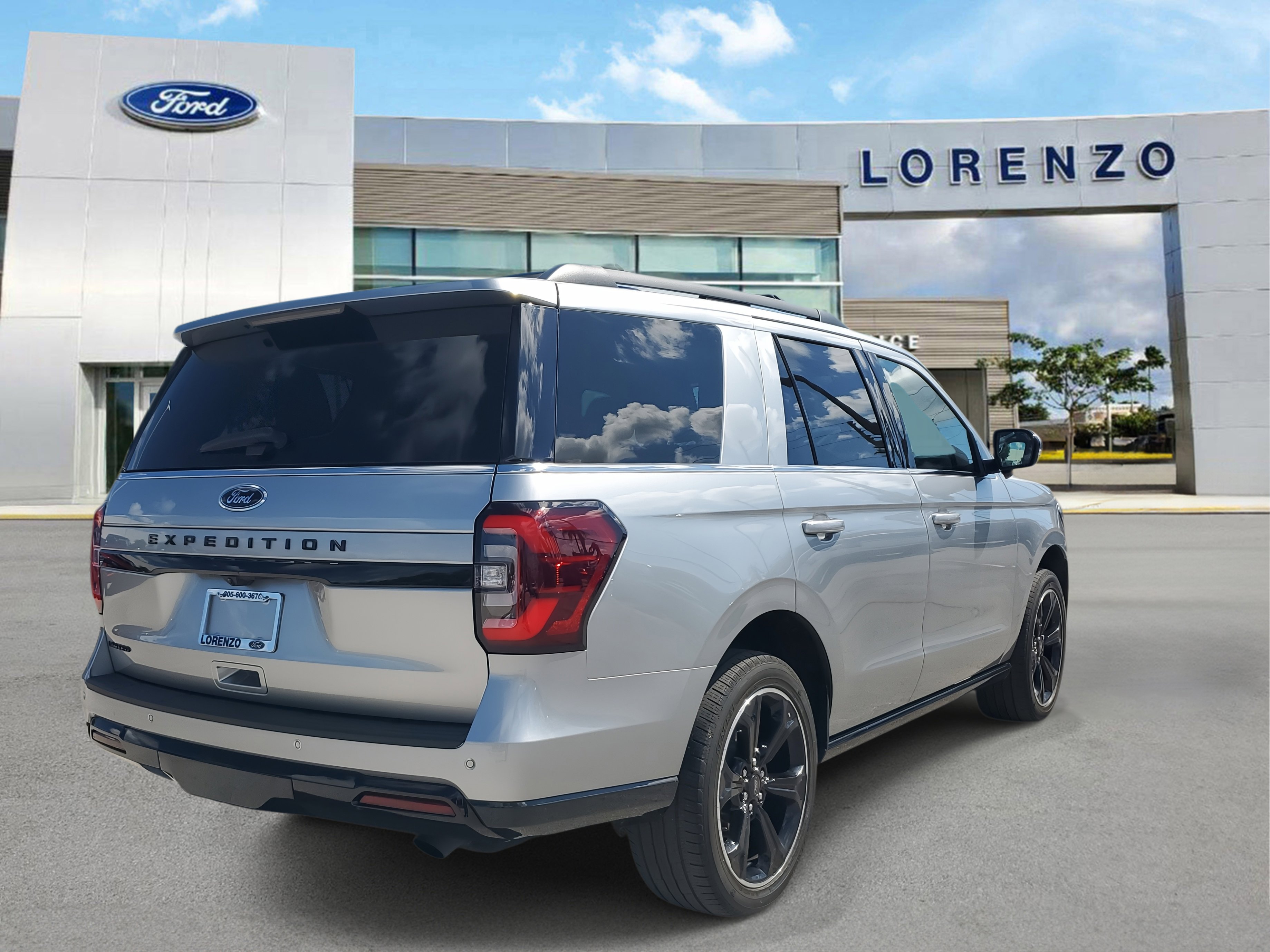 Used 2023 Ford Expedition Limited image 5