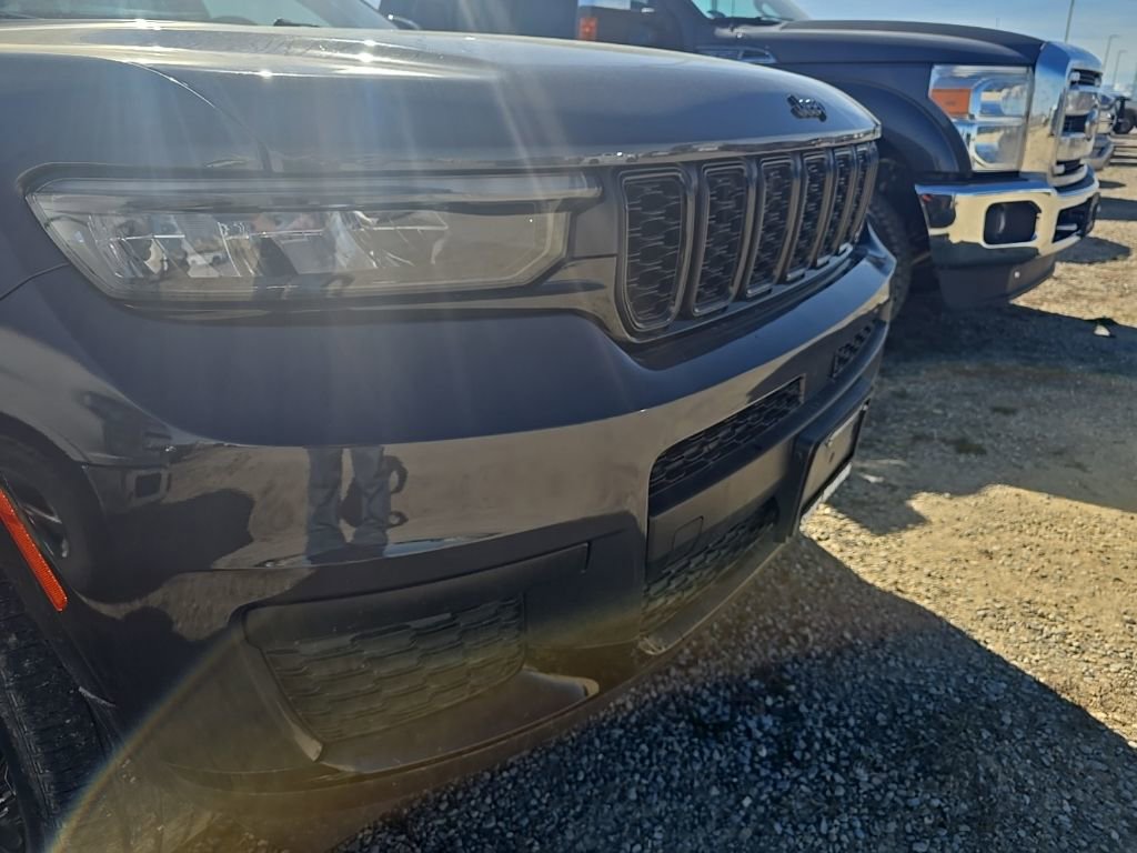 Used 2021 Jeep Grand Cherokee L Laredo image 4