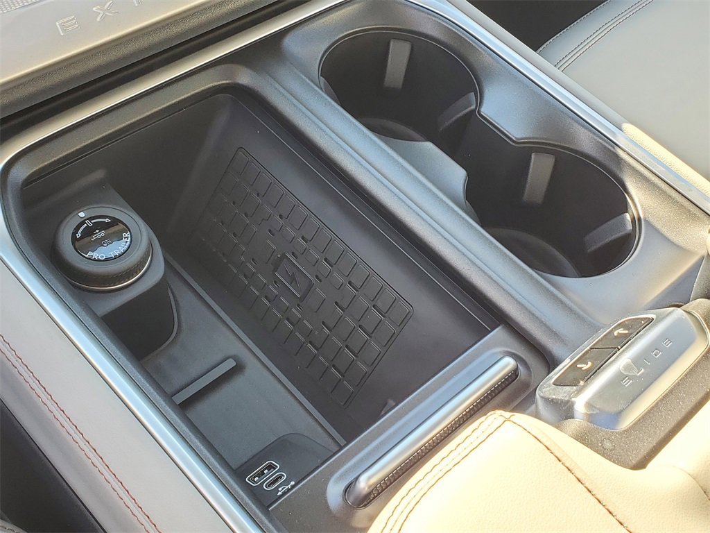 New 2025 Ford Expedition Active image 19