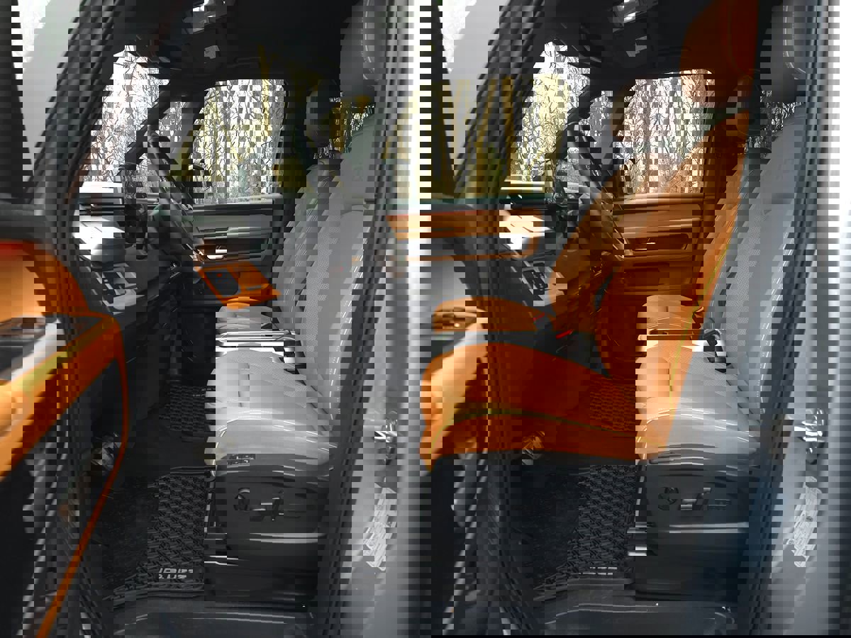 Used 2025 Volkswagen ID. Buzz Pro S image 12