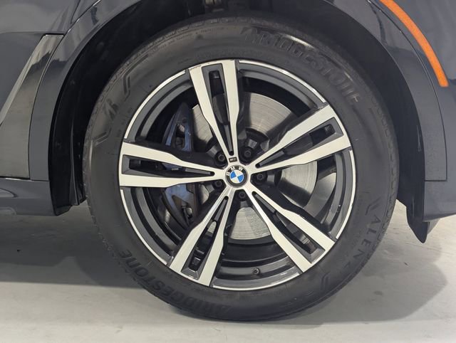 Used 2021 BMW X7 M50i image 33