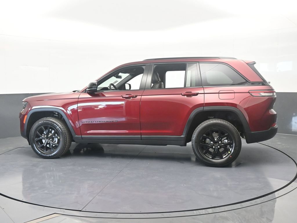New 2025 Jeep Grand Cherokee Laredo image 3