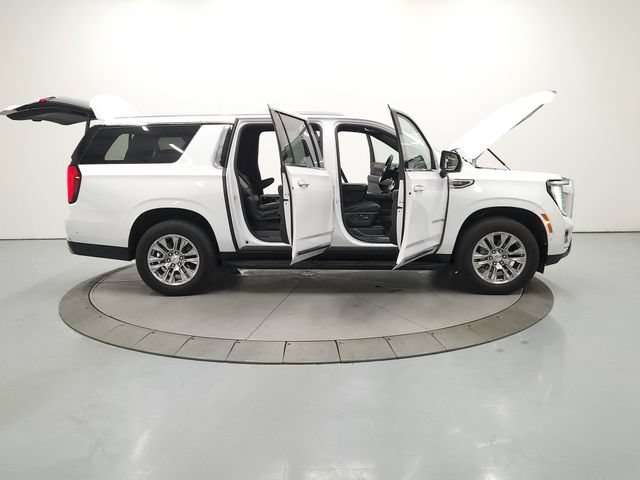 Used 2025 GMC Yukon XL Denali AWD/4WD image 17