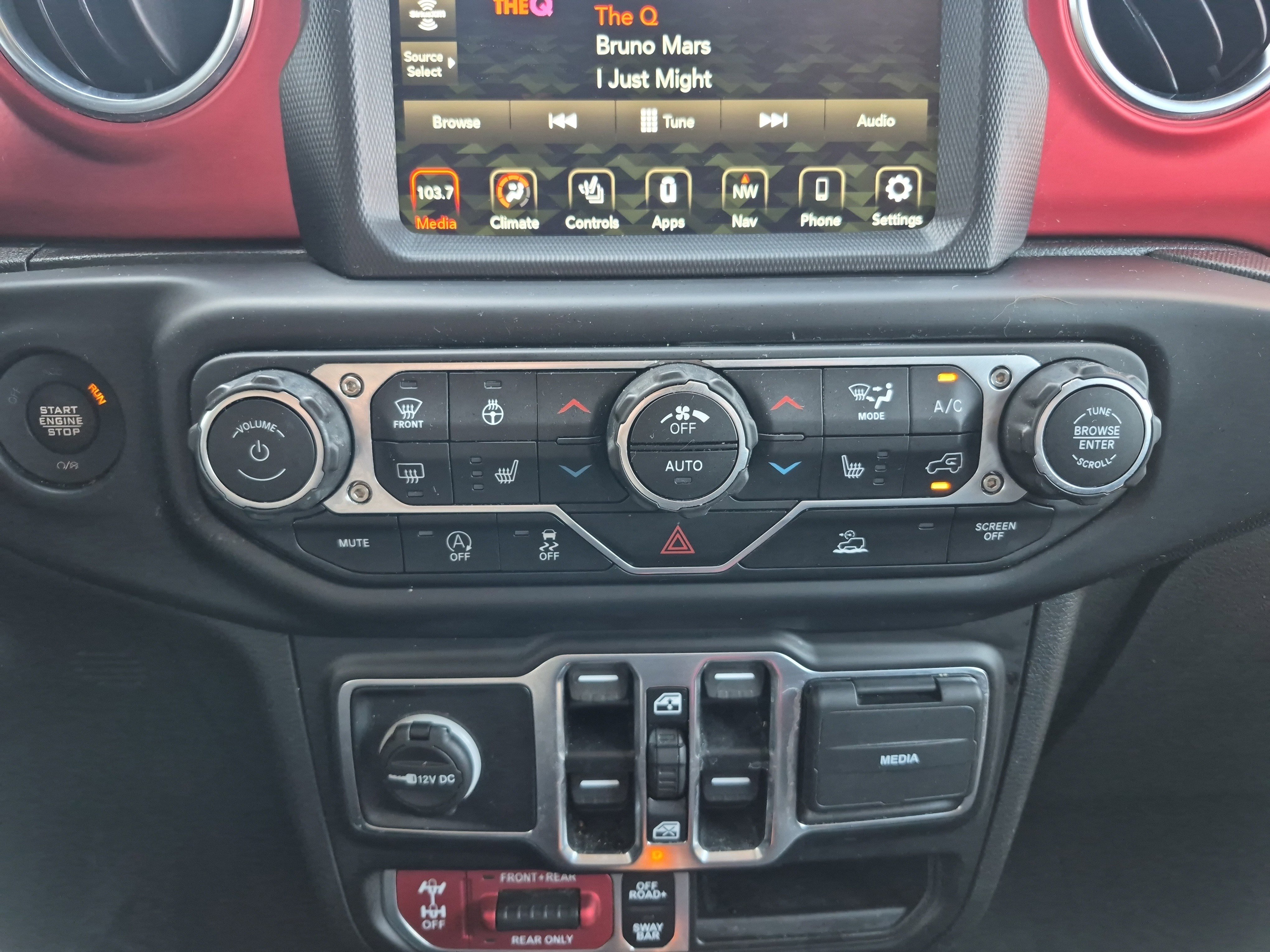 Used 2022 Jeep Gladiator Rubicon w/ Cold Weather Group AWD/4WD image 30