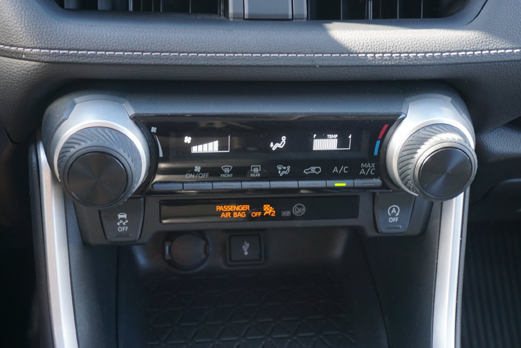 Used 2022 Toyota RAV4 LE AWD/4WD image 18