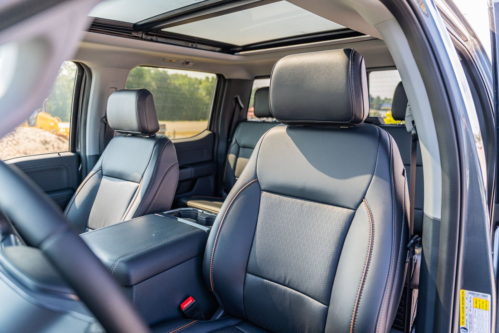 New 2025 Ford F250 Lariat w/ Black Appearance Package image 25