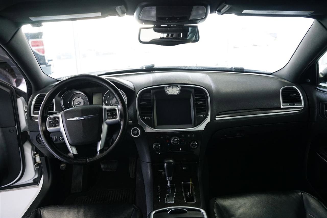 Used 2011 Chrysler 300 Limited image 15