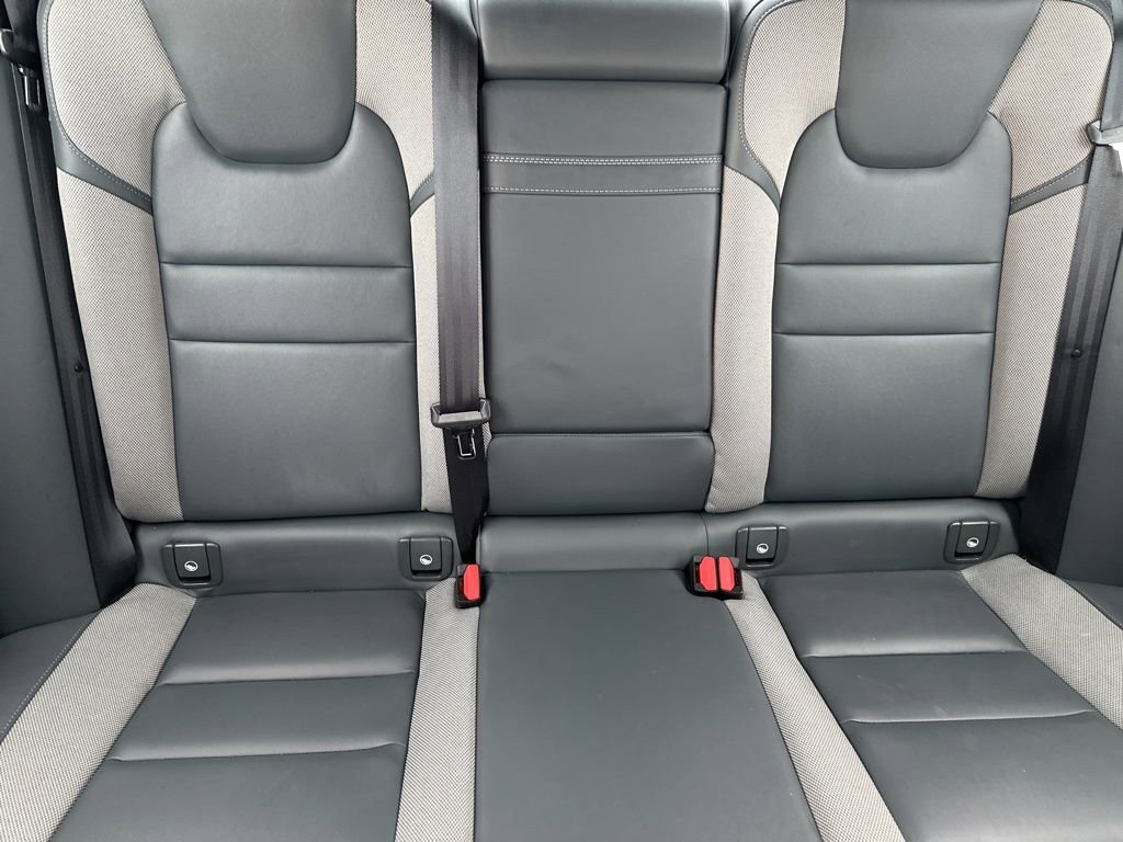 Used 2021 Volvo S60 T8 R-Design image 17