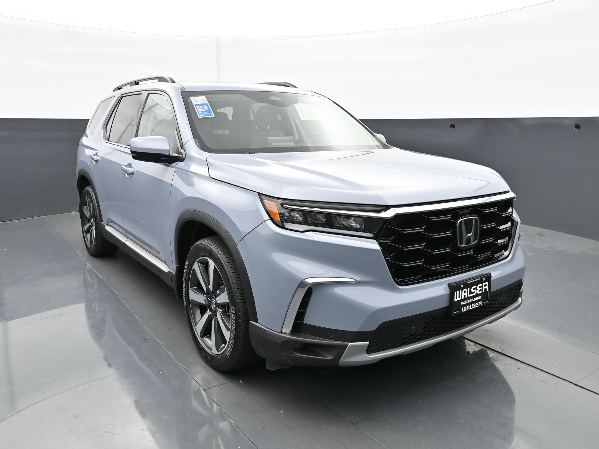 Used 2024 Honda Pilot Touring image 11