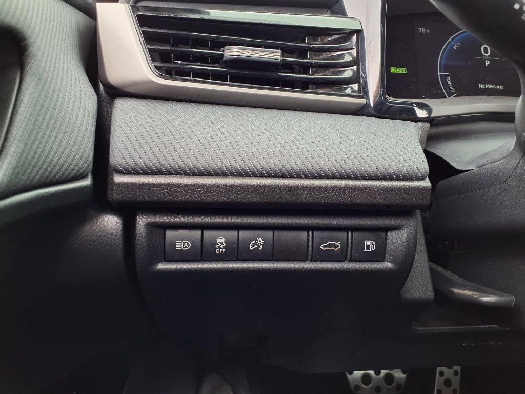 Used 2025 Toyota Camry SE FWD image 17