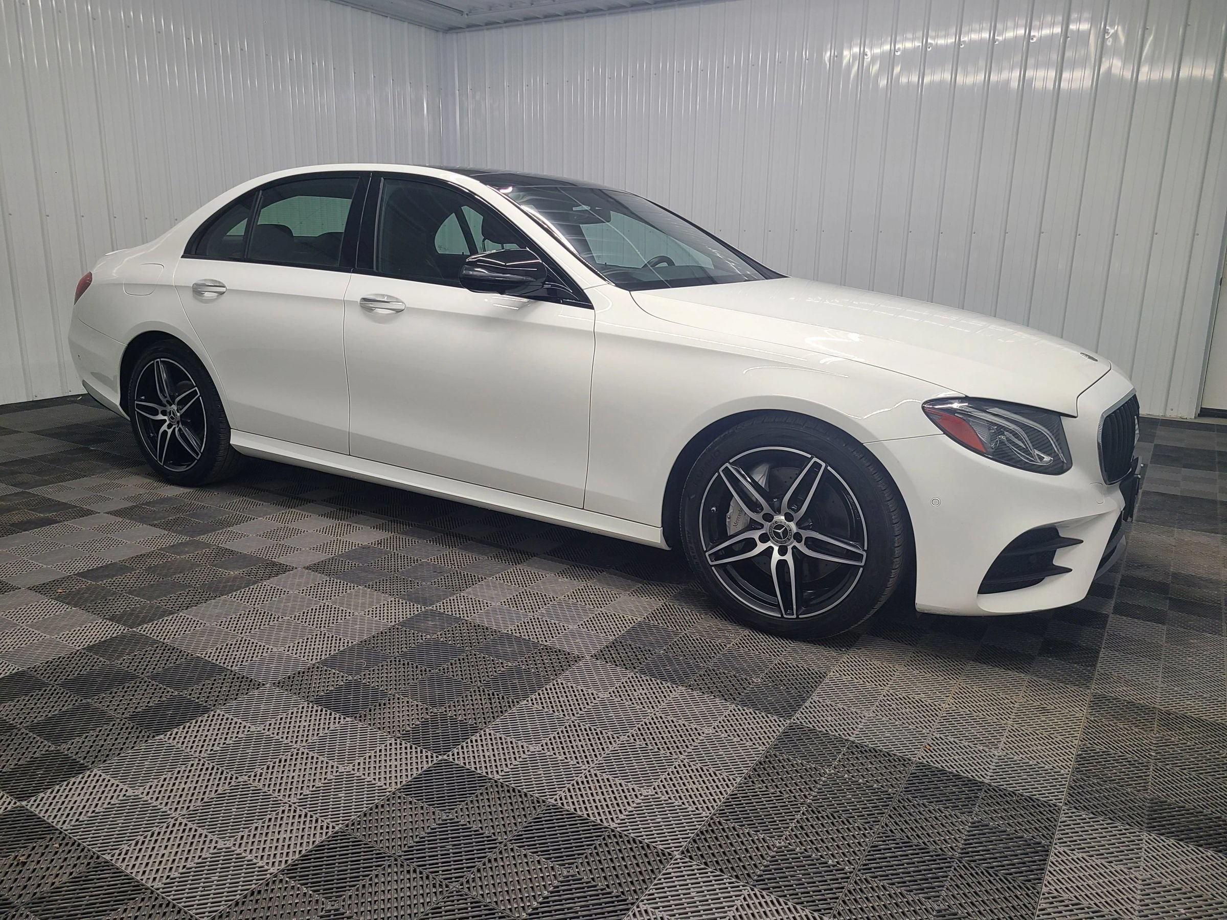Used 2019 Mercedes-Benz E 300 4MATIC w/ Premium 1 Package image 1