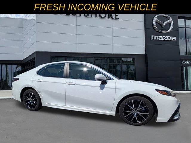 Used 2023 Toyota Camry SE FWD image 1