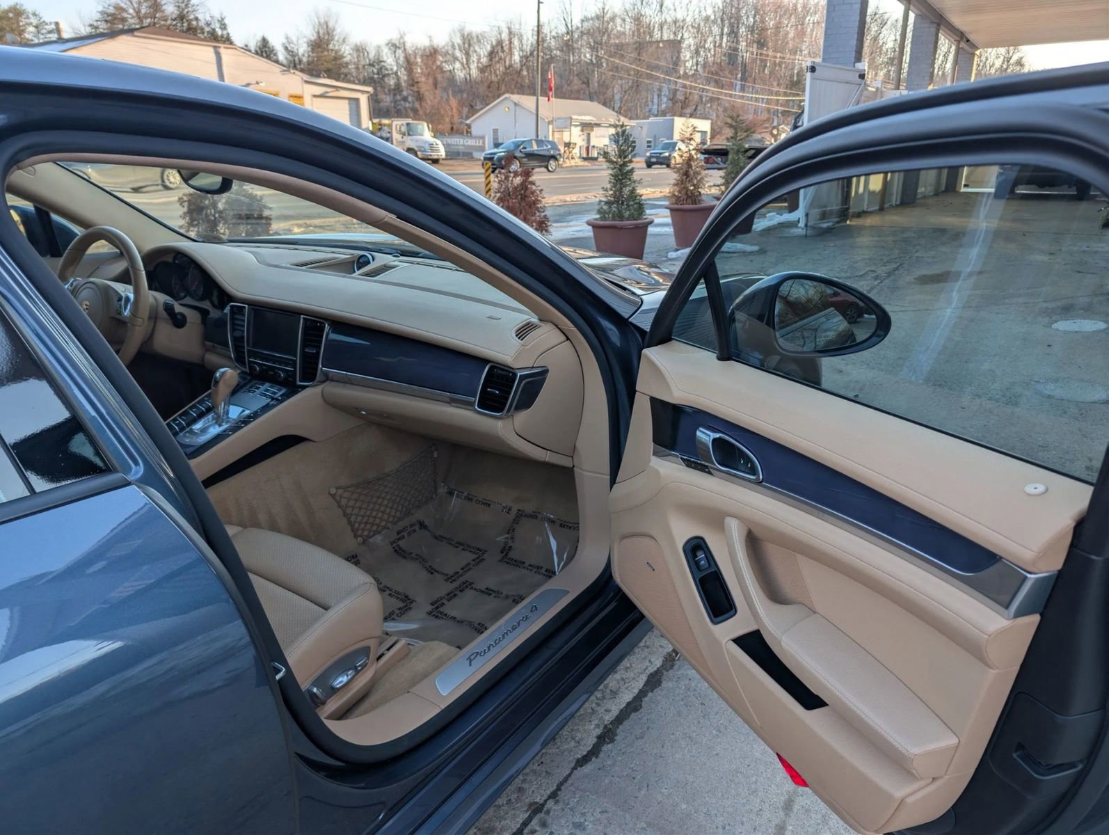 Used 2014 Porsche Panamera 4 image 11