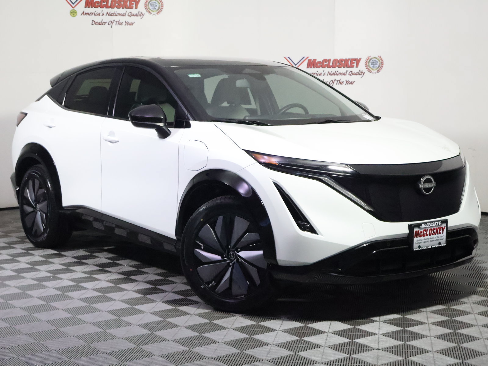 Used 2023 Nissan Ariya AWD image 2
